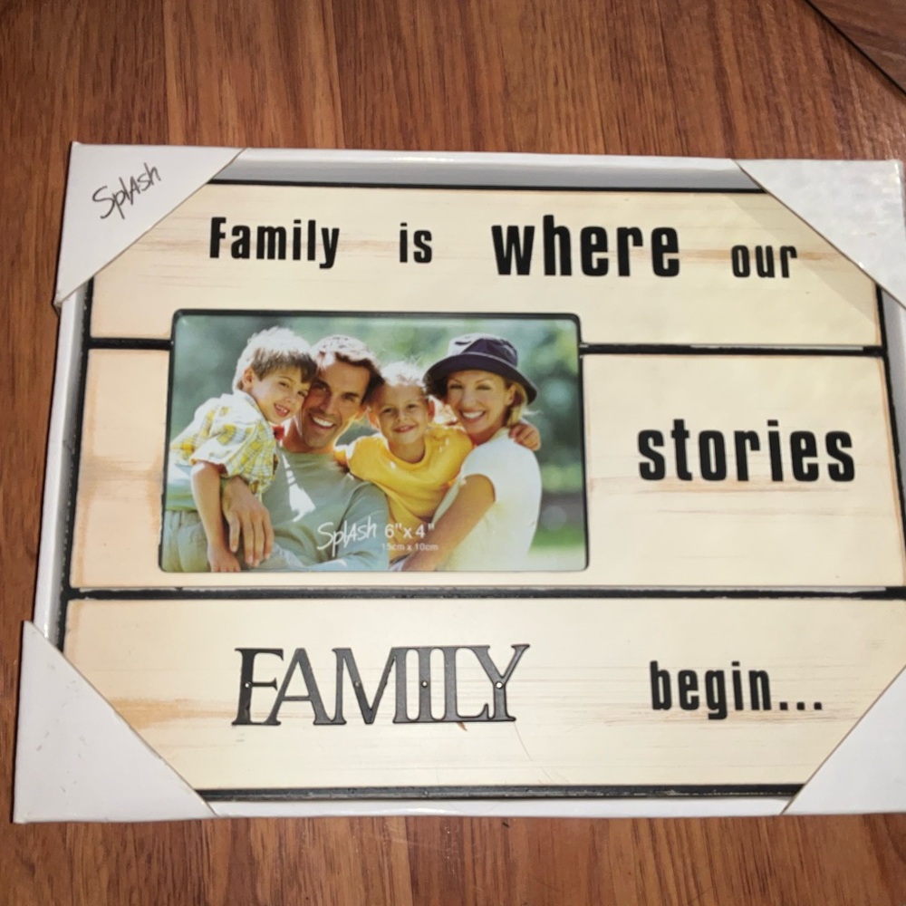 Splash Family Stories Frame - Black and Cream